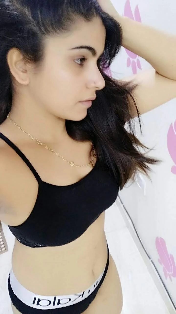 Monika – Indian escort in Kolkata — 2 / 4