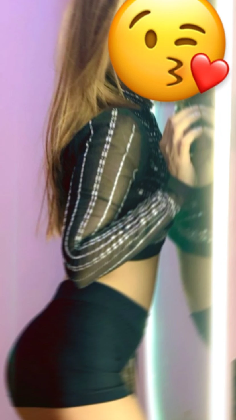 Priyanshi Independent Aerocity Escort – Indian escort in New Delhi — 1 / 2