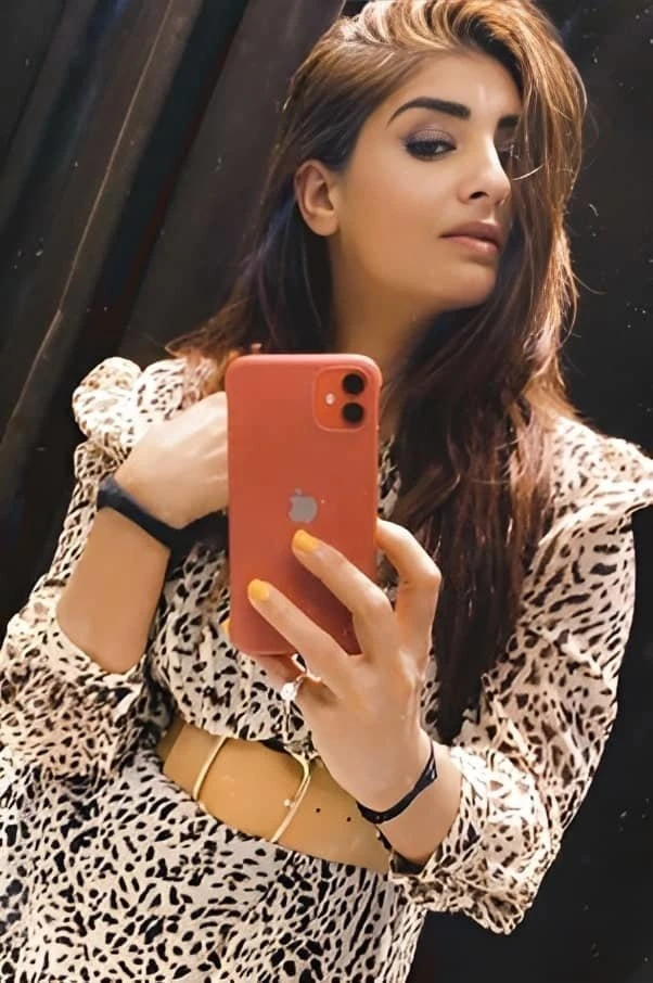 Salini Sing – Indian escort in Mumbai — 4 / 5