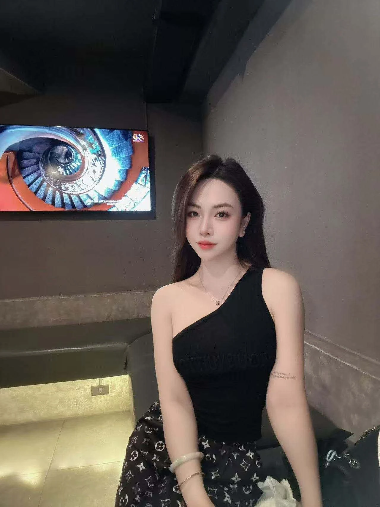Ly Ly – Vietnamese escort in Hanoi — 2 / 5