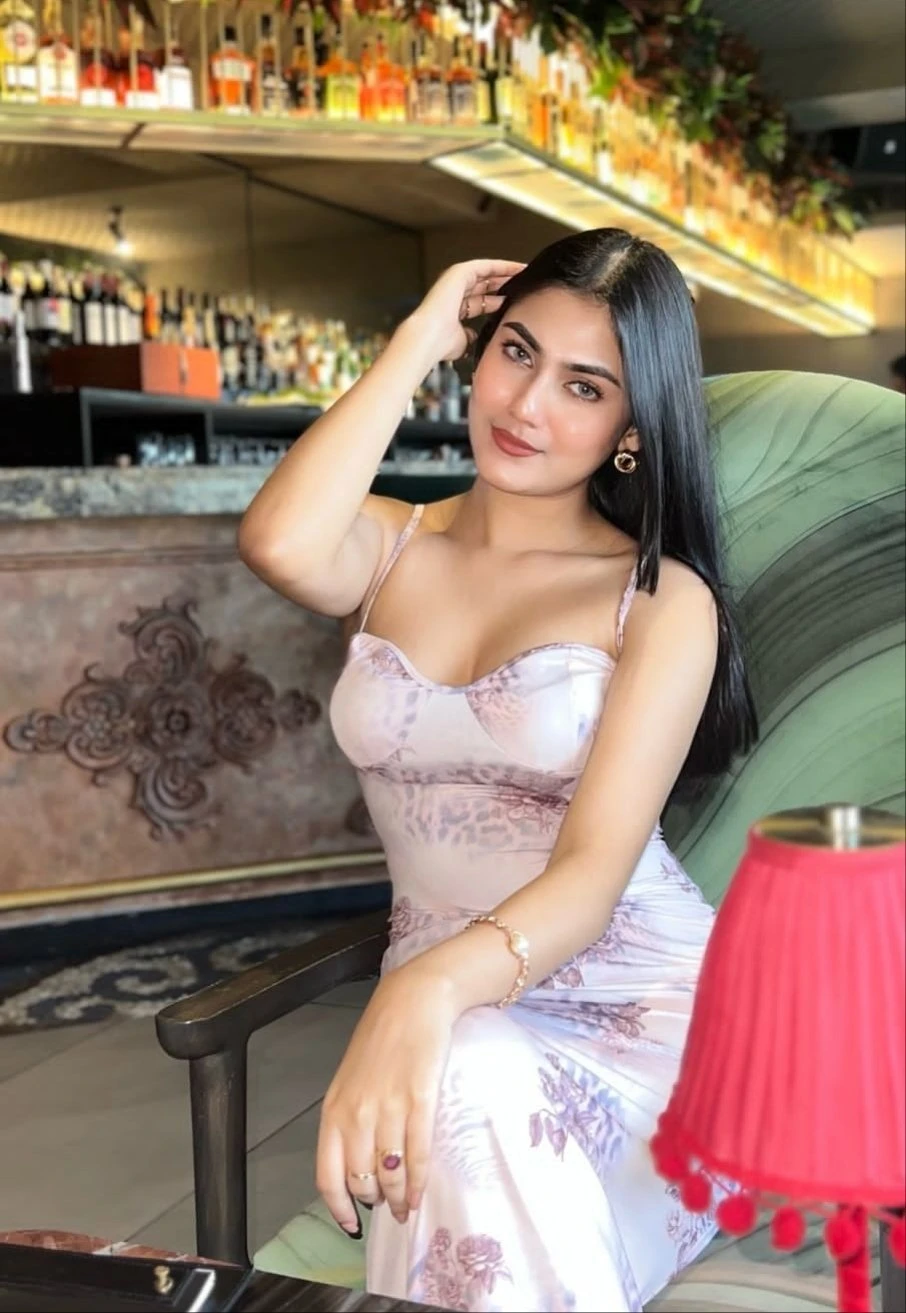 Independent risha Cam Show / Reel Meet – Indian escort in Gurgaon — 2 / 4