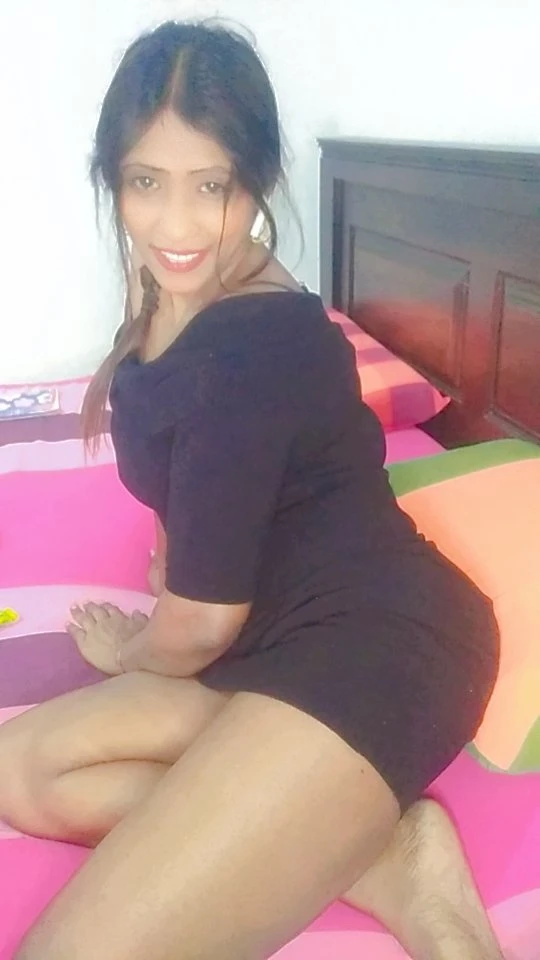 Pooja – Malian adult performer in Colombo — 2 / 4