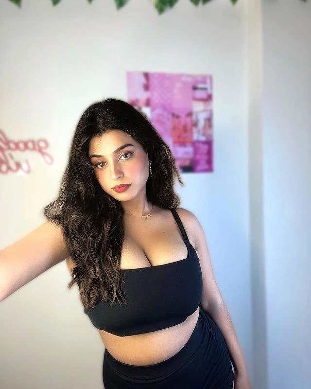 Shweta Bajaj – Indian escort in Hyderabad — 1 / 3