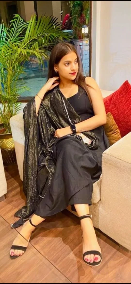 Naina Sharma – Indian escort in Mumbai — 1 / 7
