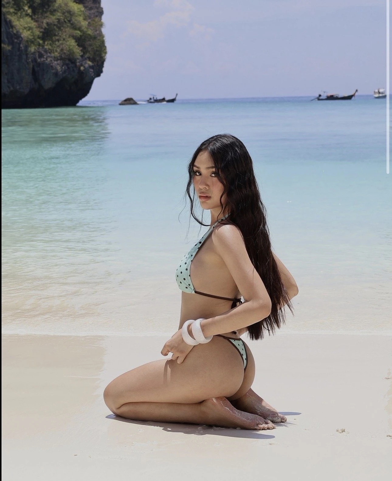 Chandria – Filipino escort in Mauritius — 5 / 8