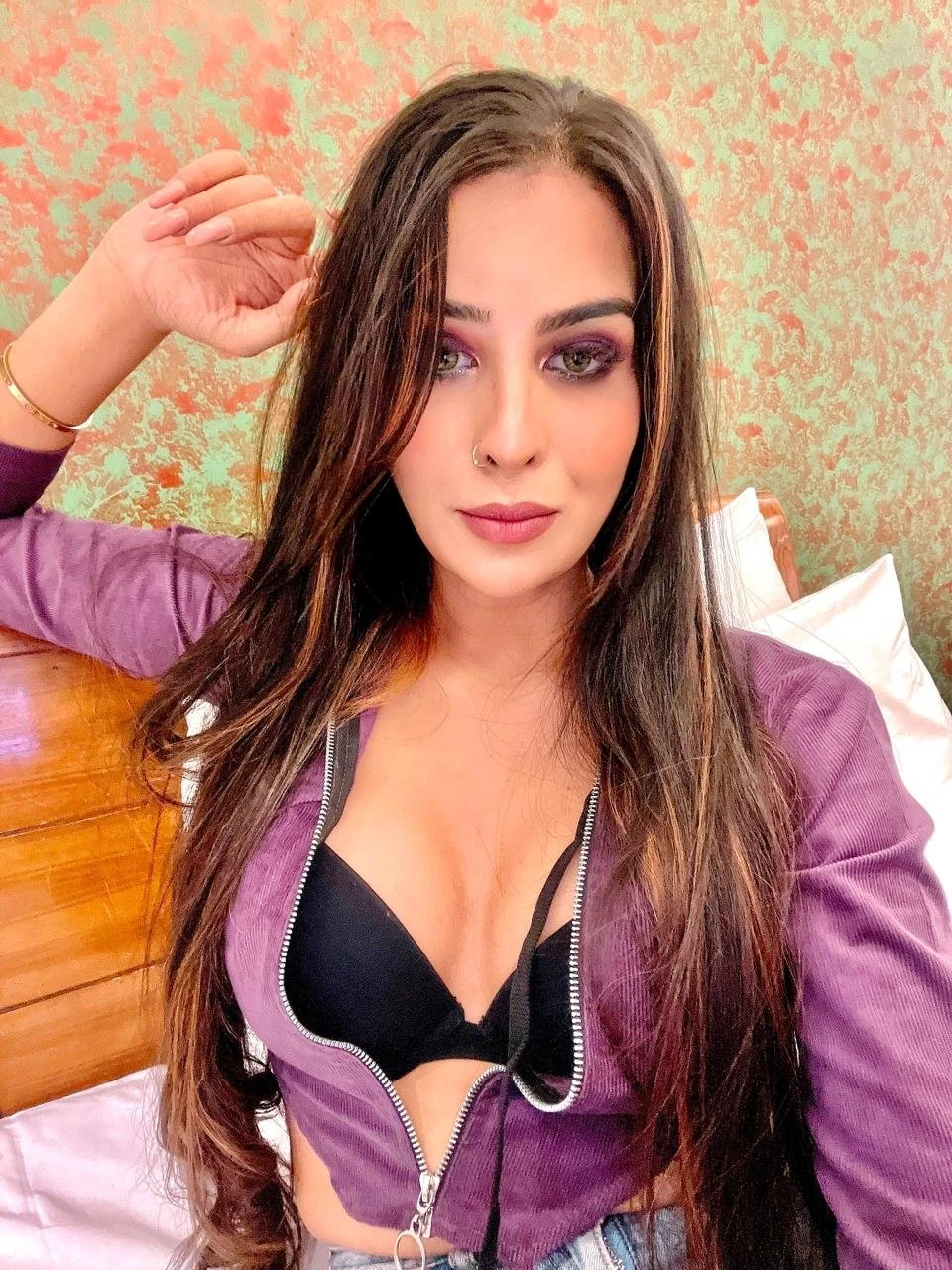 Glossy Girl SUHANA – Indian escort in New Delhi — 1 / 9