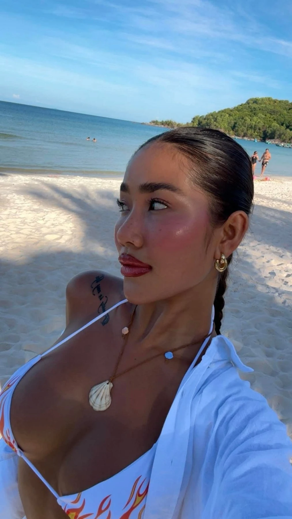 Vy Phạm – Russian escort in Montenegro — 12 / 22