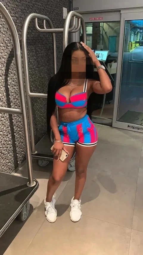 Louelle – Ivorian escort in Abidjan — 4 / 5