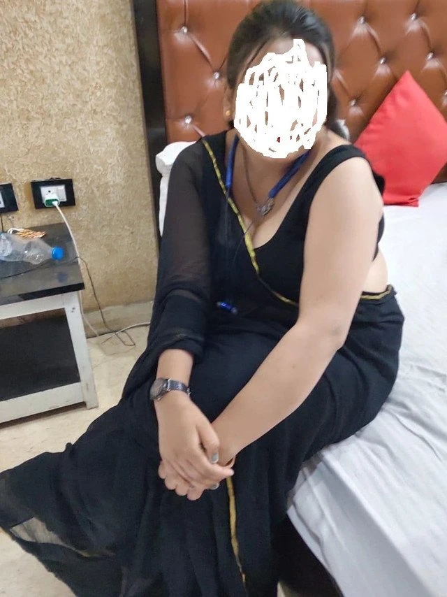 Snigda Sexy Hot Wife Webcam Show – Indian escort in Kochi — 6 / 7
