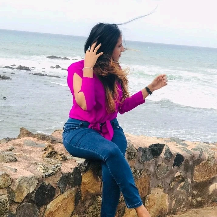 Dinushi – Sri Lankan escort in Colombo — 3 / 4