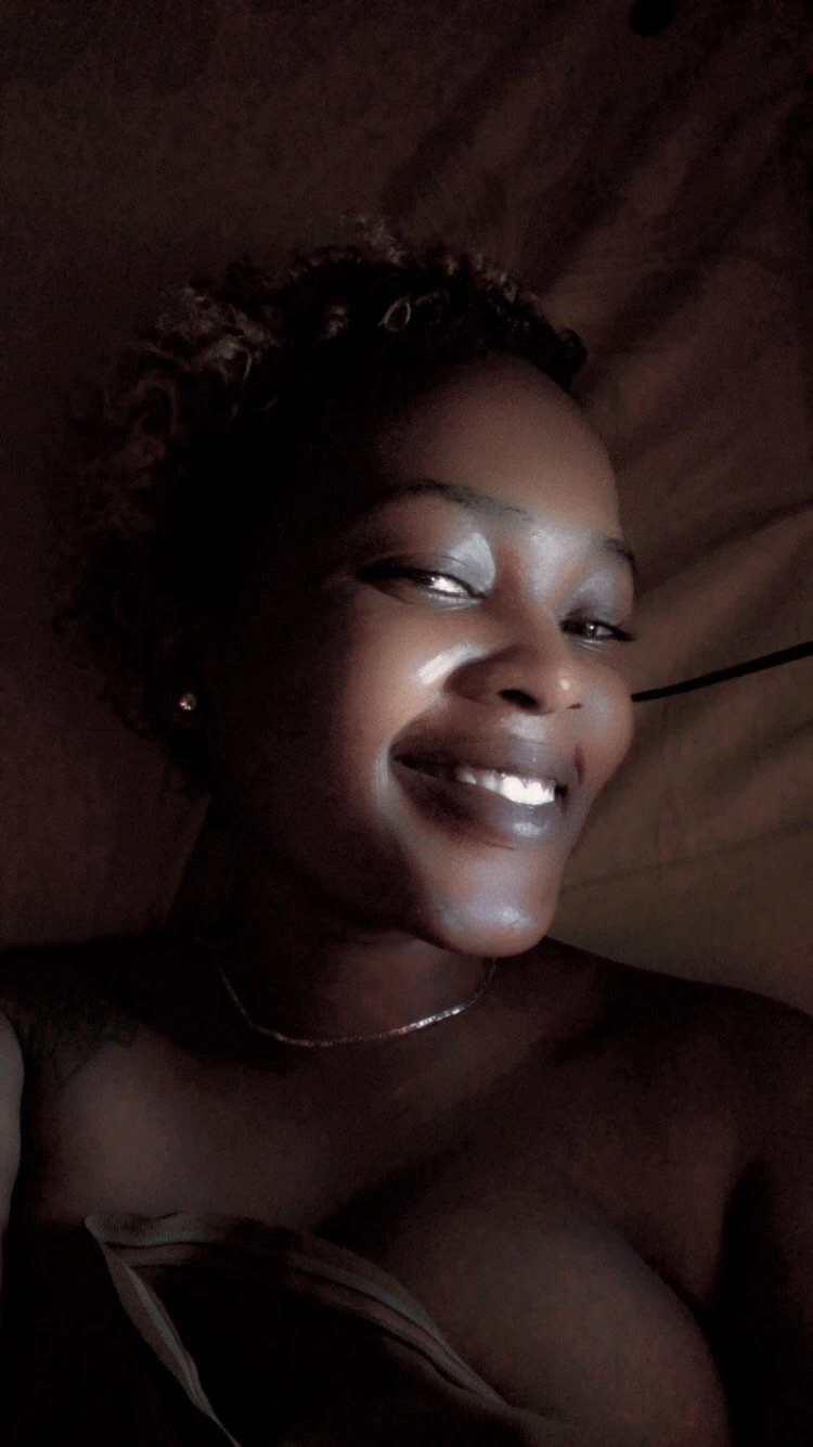 Miss Smile – Tanzanian masseuse in Dar es Salaam — 2 / 6