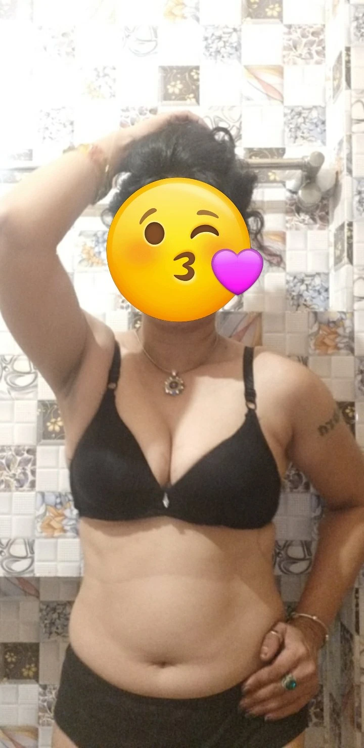 Swati (Cam Expert & Real Meet) – Indian escort in Kolkata — 2 / 7