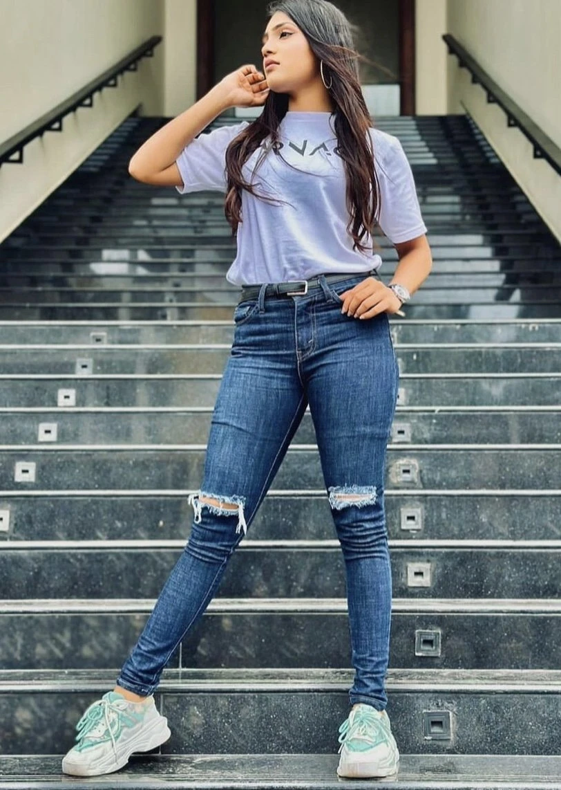 Dasubu – escort in Colombo — 3 / 4