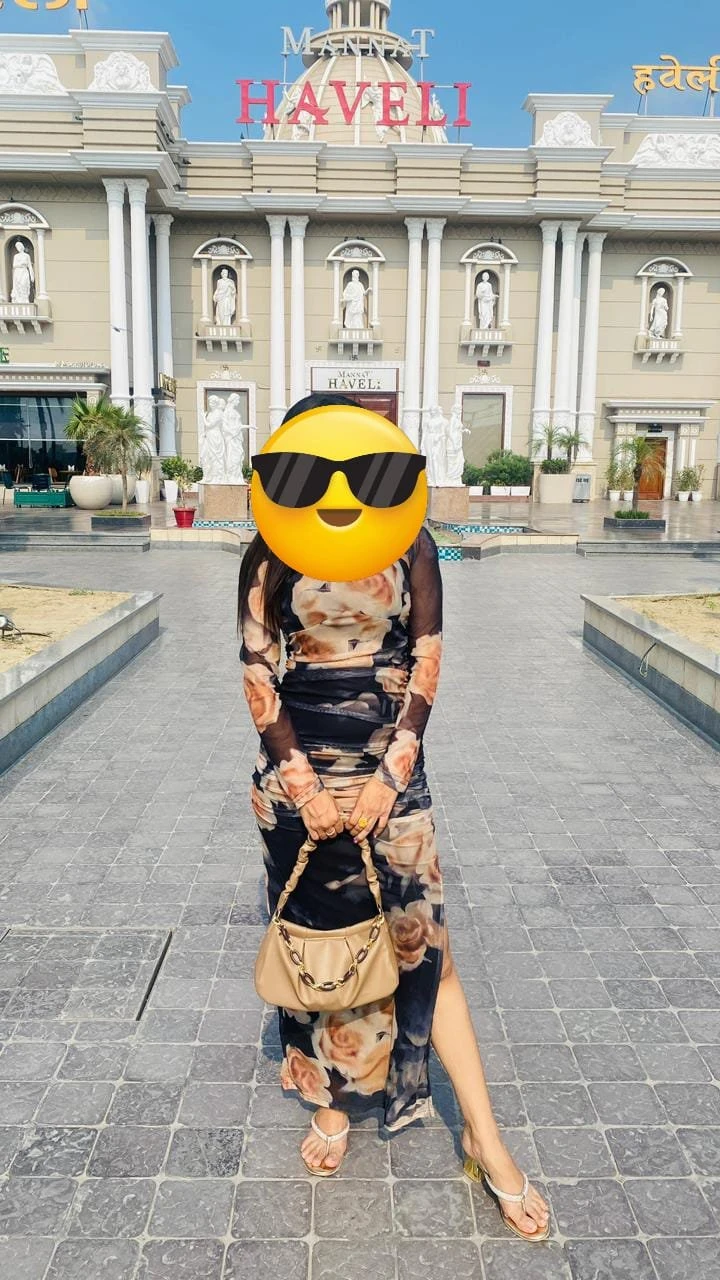 Suhani "Where elegance meets desire" – Indian escort in Mumbai — 3 / 8