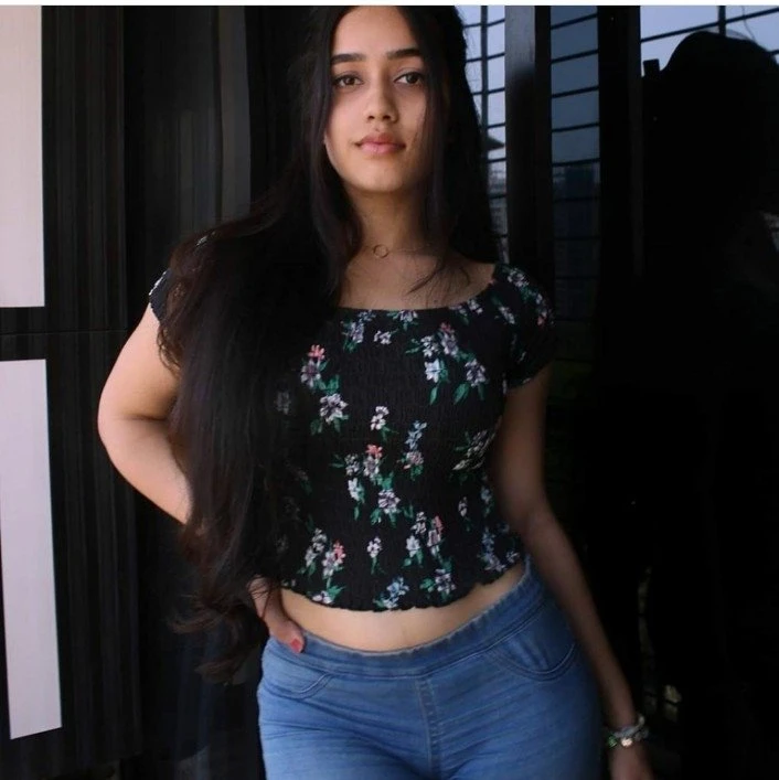 Pallavi Roy Cam Show & Real Meet – Indian escort in Pune — 3 / 4