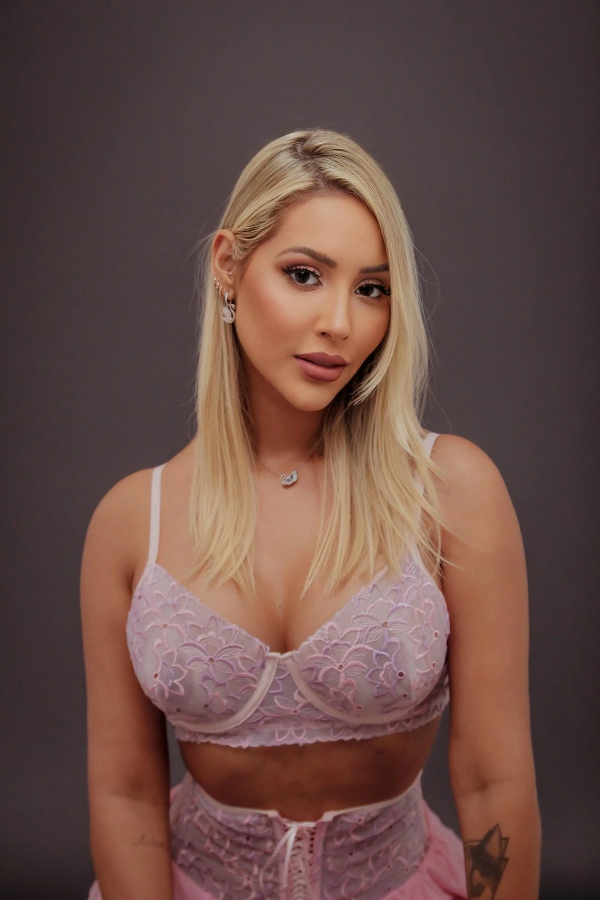 Bruna – Brazilian escort in Seoul — 7 / 10