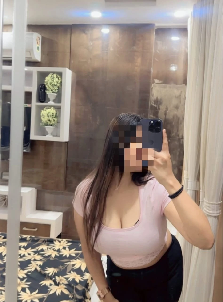Cam Princess & real meet – Indian escort in Kolkata — 3 / 4