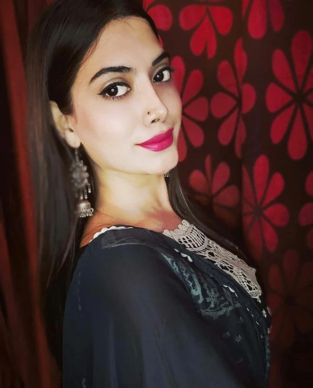 Aliya Gupta – Indian escort in Hyderabad — 2 / 9