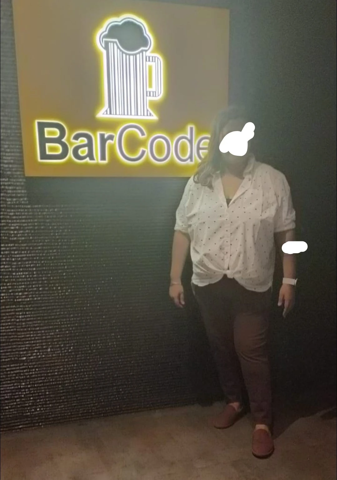 Wandering Bee – Indian escort in Mumbai — 1 / 4