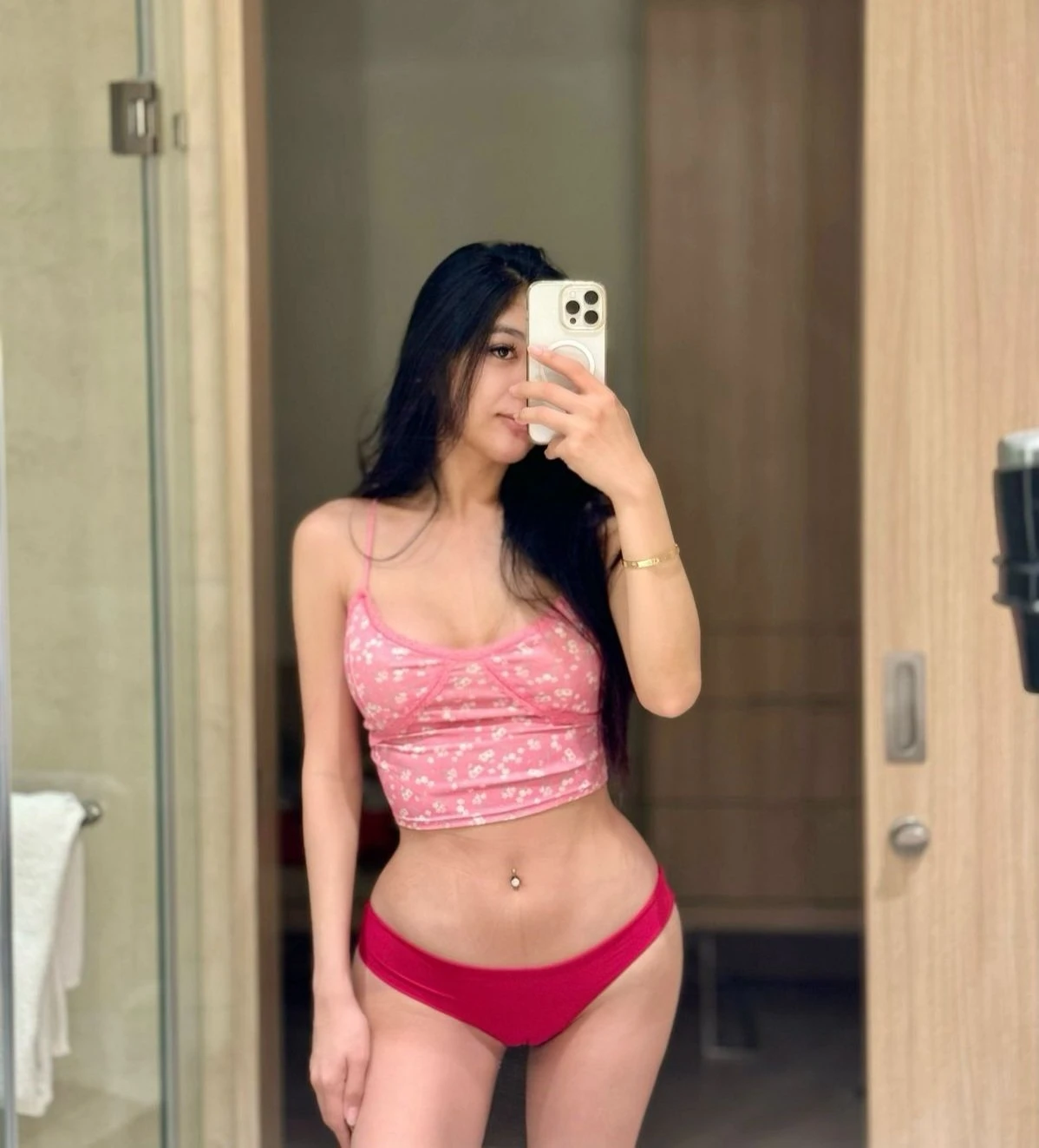 Sexy Courtney is back – Filipino escort in New Delhi — 6 / 21