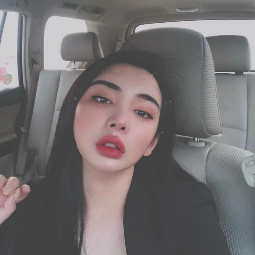 Anna – Vietnamese escort in Ho Chi Minh City — 4 / 5