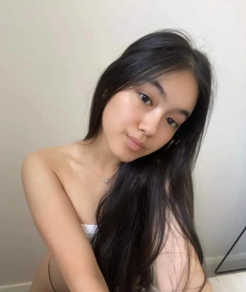 Mona – Vietnamese escort in Maldives — 2 / 8