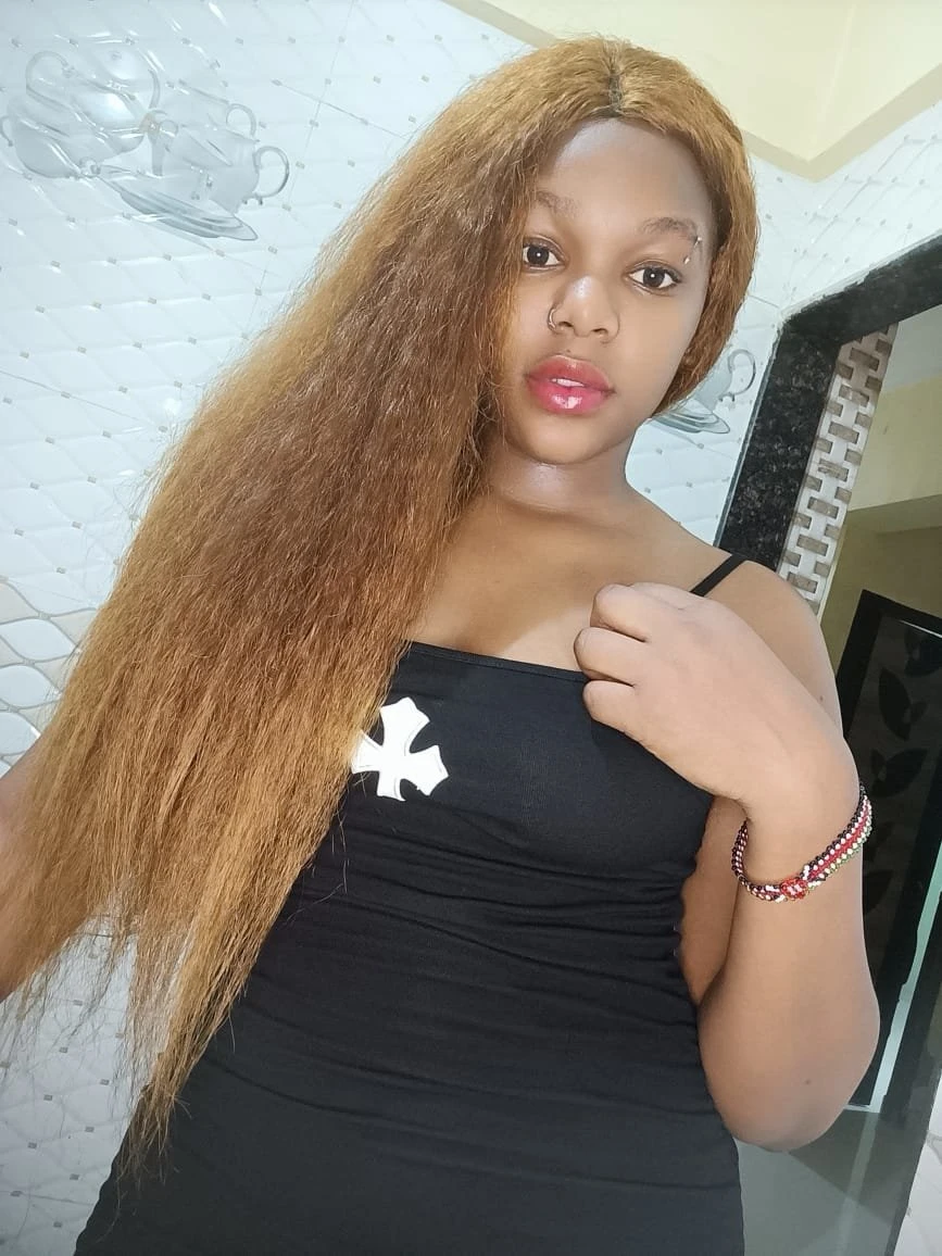 Blackberry in Mumbai – Ugandan escort in Mumbai — 1 / 5