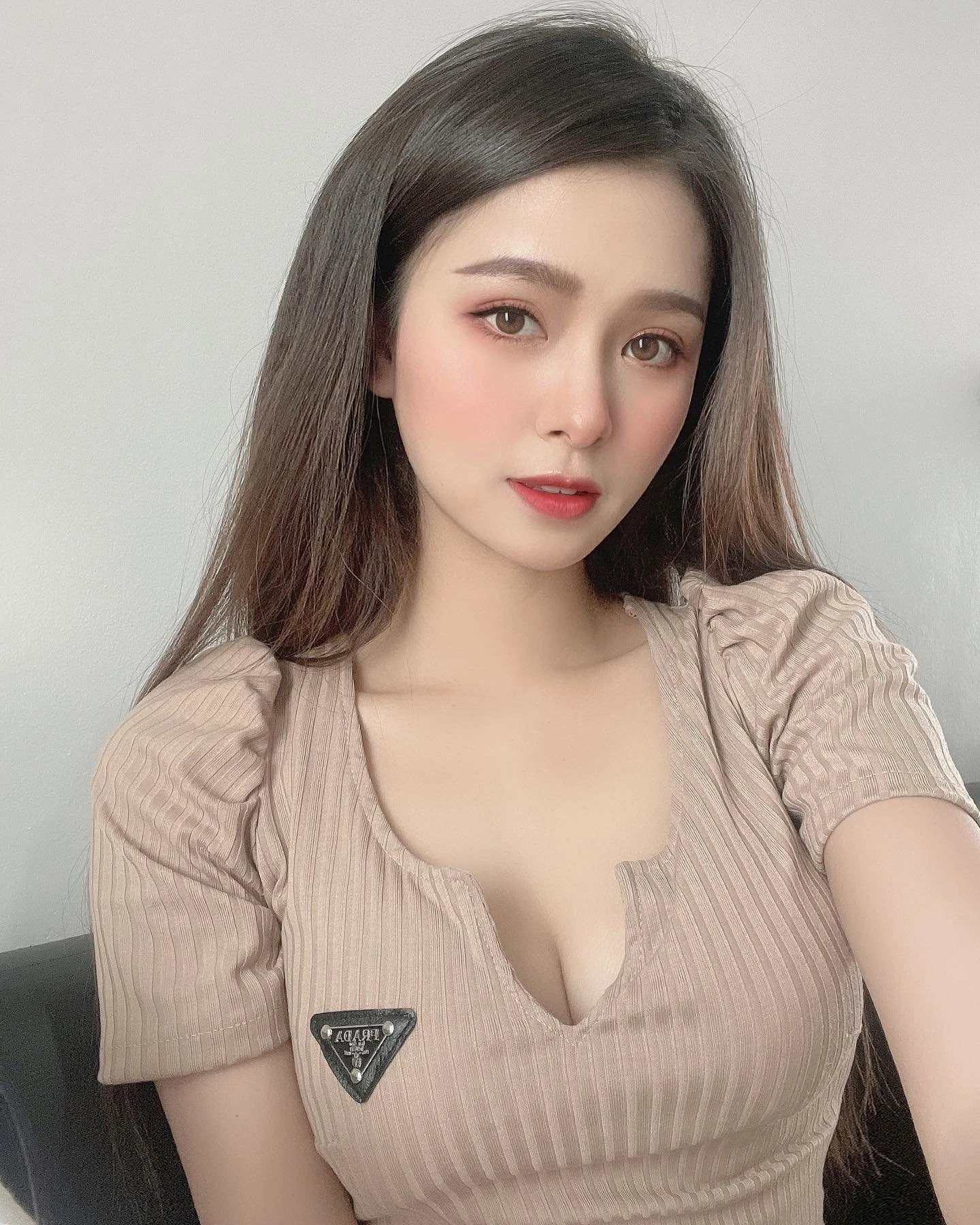 Laura – Vietnamese escort in Hanoi — 9 / 11