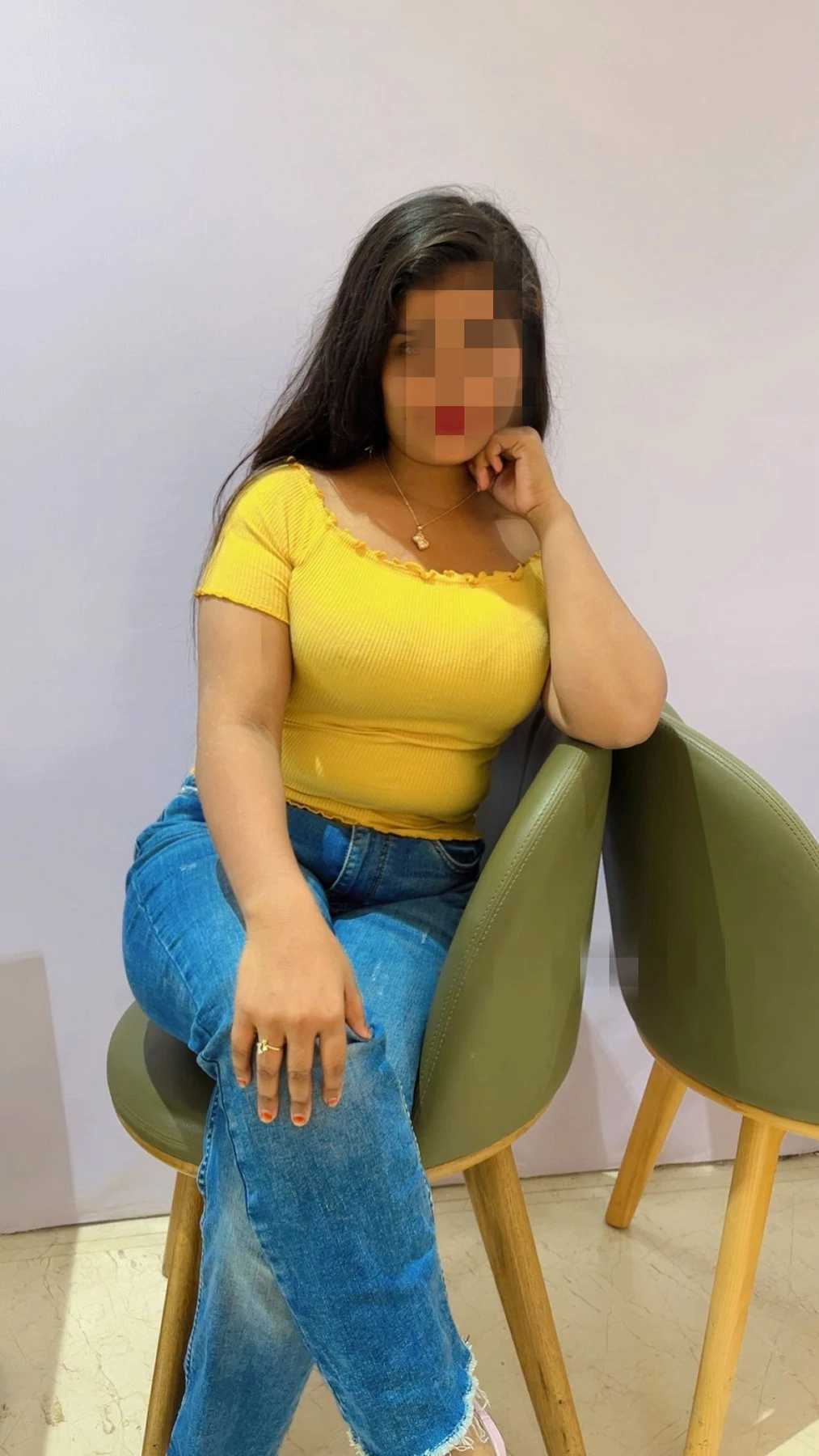 Priya the Curvy Queen – Indian escort in Mumbai — 4 / 15