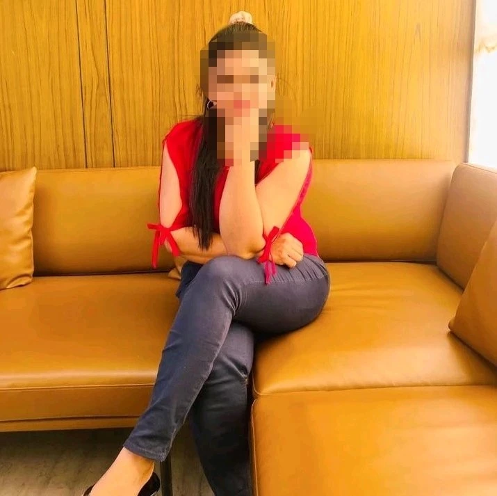 Niki cam service – Sri Lankan escort in Colombo — 4 / 5