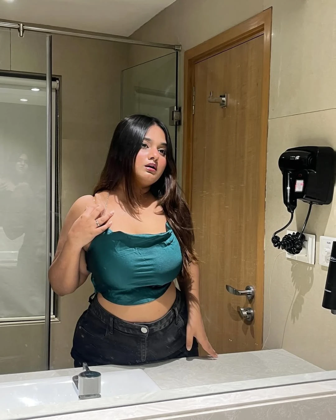 Niharika – Indian escort in Mumbai — 2 / 3