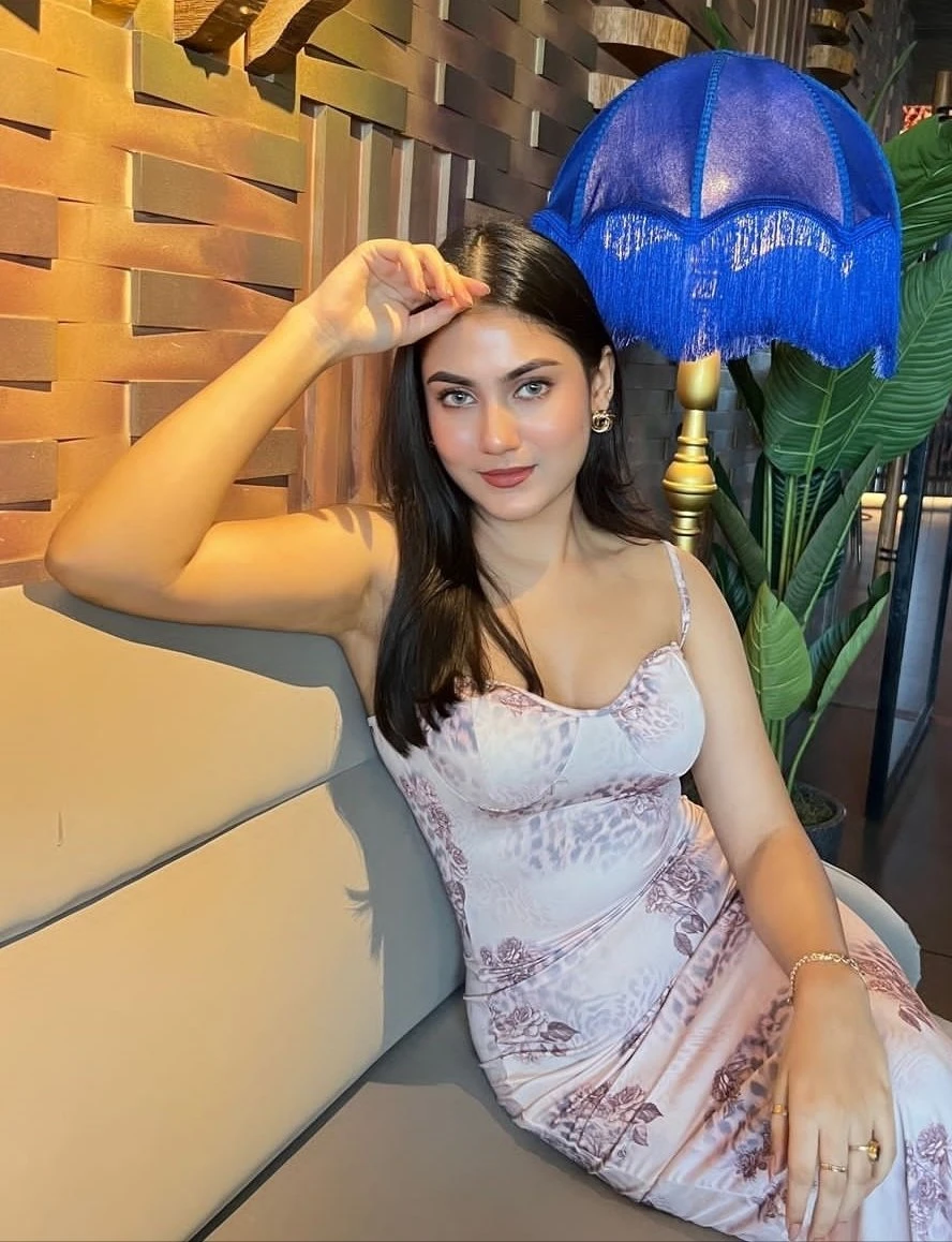 Independent risha Cam Show / Reel Meet – Indian escort in Gurgaon — 3 / 4