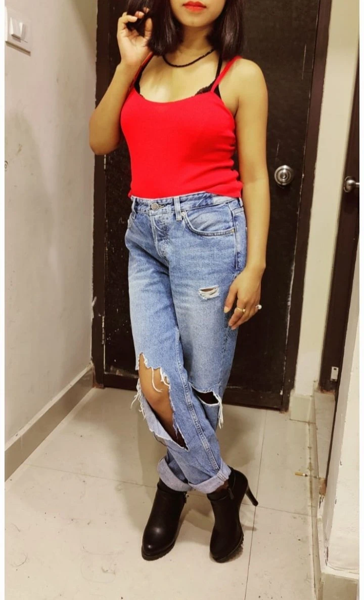 Surbhi – Indian escort in New Delhi — 1 / 3
