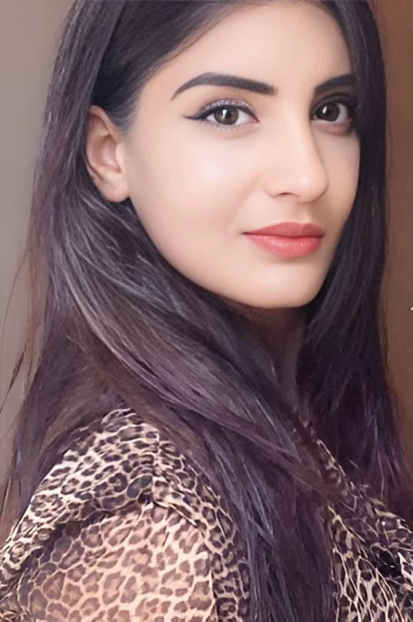 Salini Sing – Indian escort in Mumbai — 2 / 5