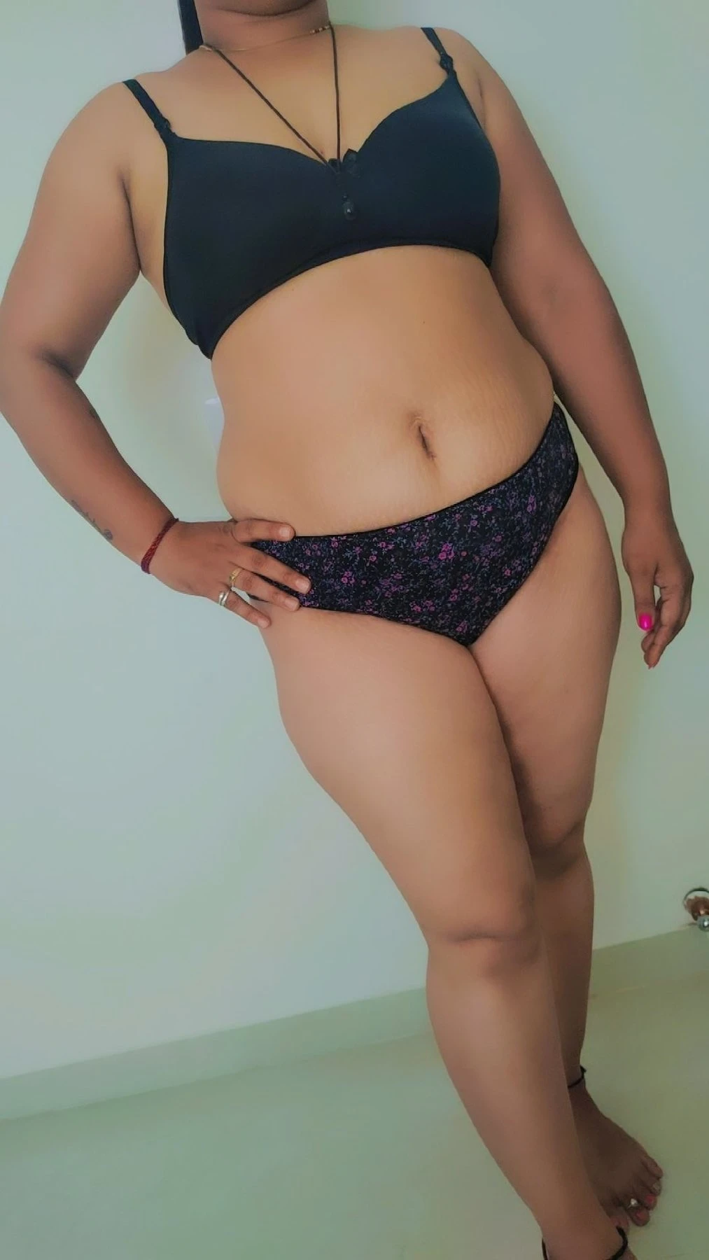 Saloni – Indian escort in Pune — 4 / 5