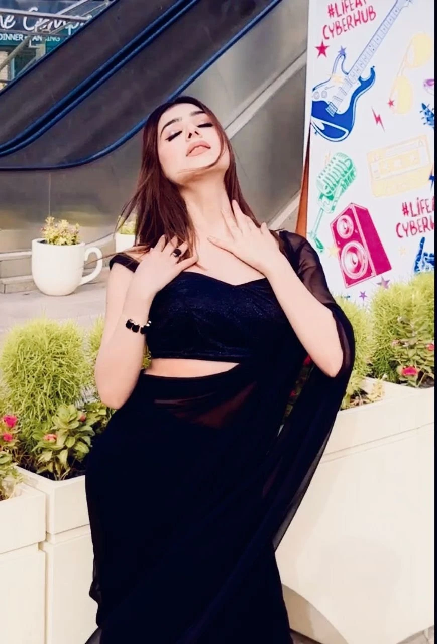 Ms Ruhi (Cam and Real ) – Indian escort in New Delhi — 12 / 15