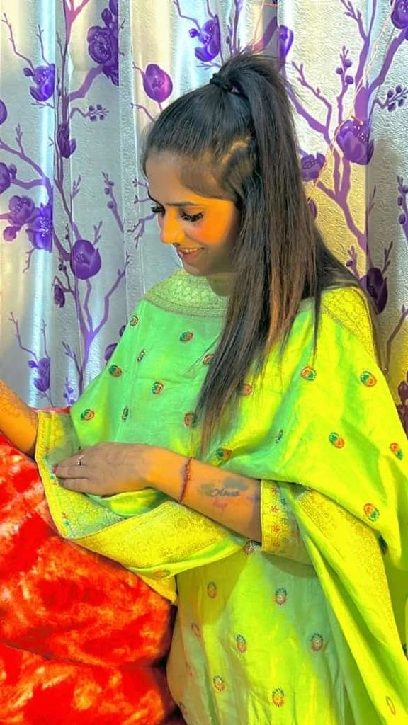Simran Kaur, only video services – Indian escort in New Delhi — 5 / 7