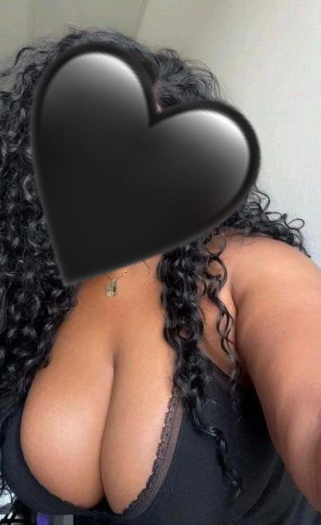 Licnna – American escort in Lomé — 4 / 5