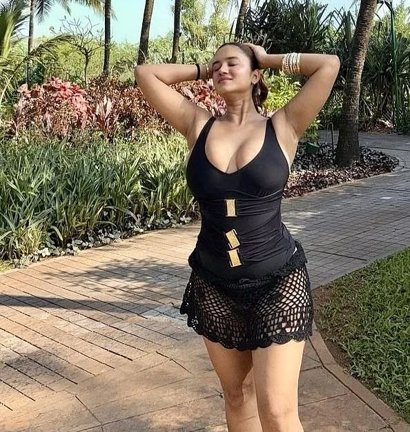Henika – escort in Dar es Salaam — 2 / 7