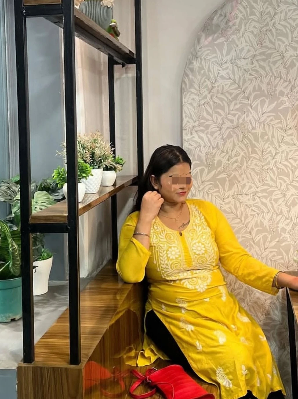 Komal – Indian masseuse in Kathmandu — 4 / 6