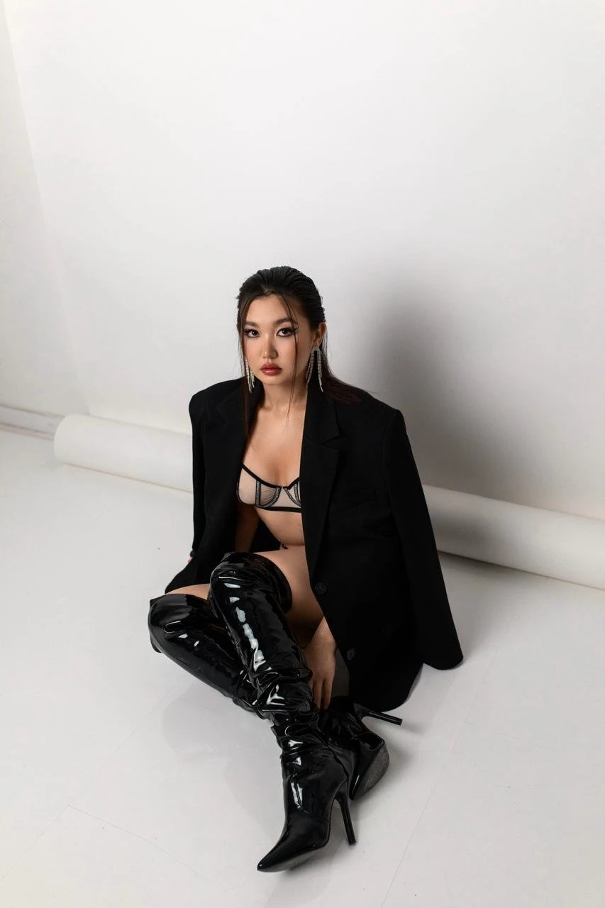 RUSSIAN INDIANS CALL GIRLS AGENCY – Indian escort in Noida — 11 / 21