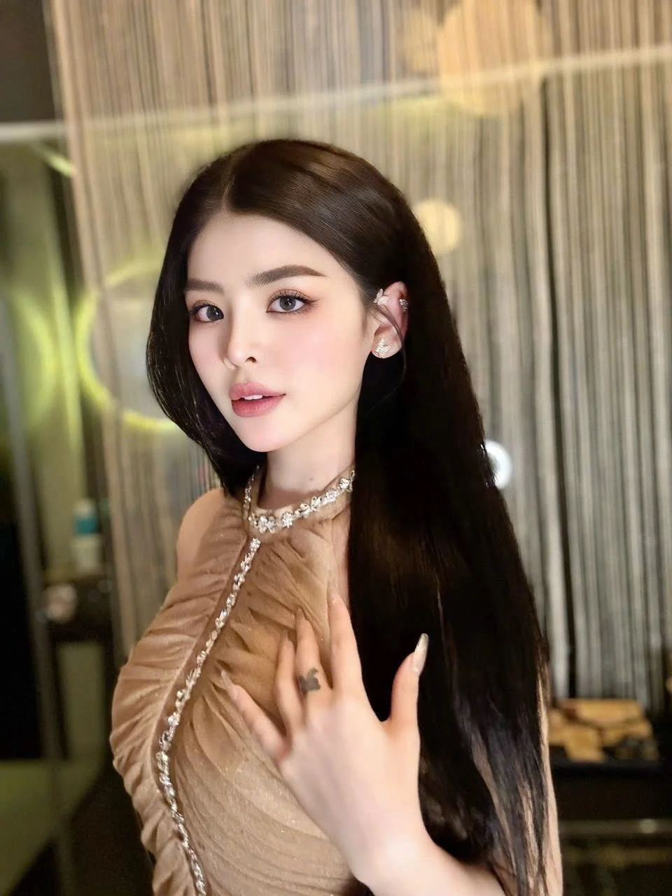 Mie – Vietnamese escort in Ho Chi Minh City — 4 / 5