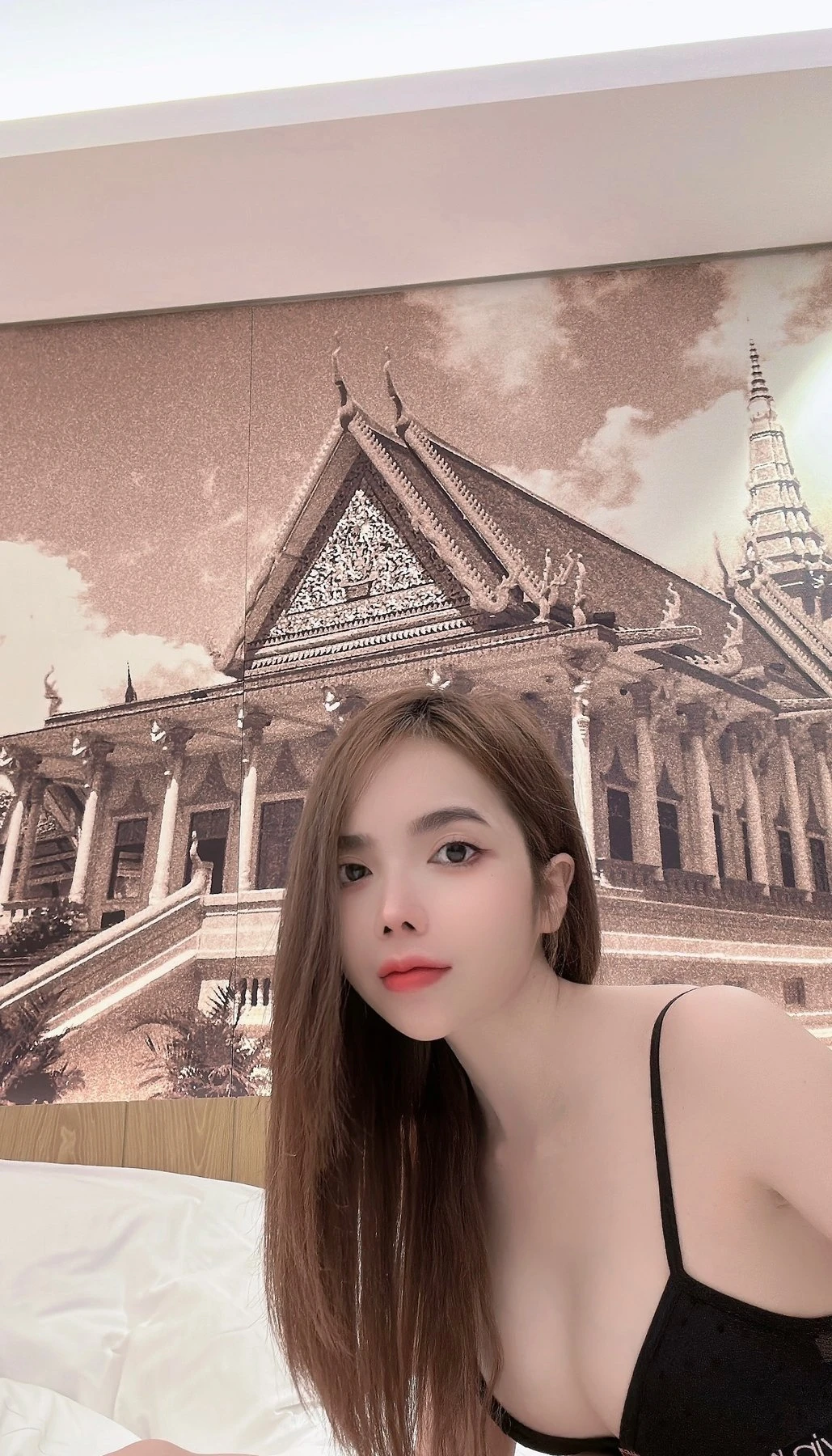 Julie Nguyễn – Vietnamese escort in Ho Chi Minh City — 4 / 7