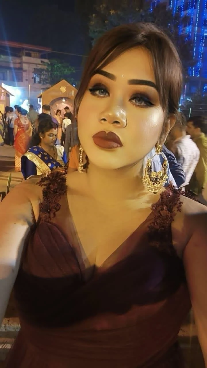 Saloni video service and real meet – Indian escort in Kolkata — 4 / 19