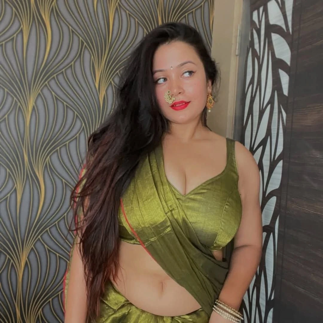 Sarika – Indian escort in Lucknow — 2 / 3