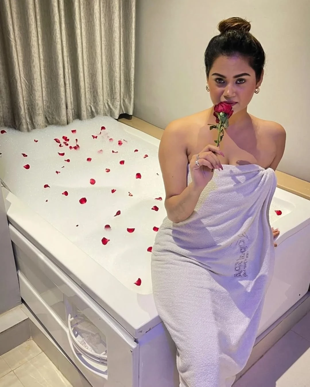 Radhika – Indian escort in Navi Mumbai, Escort, Navi Mumbai