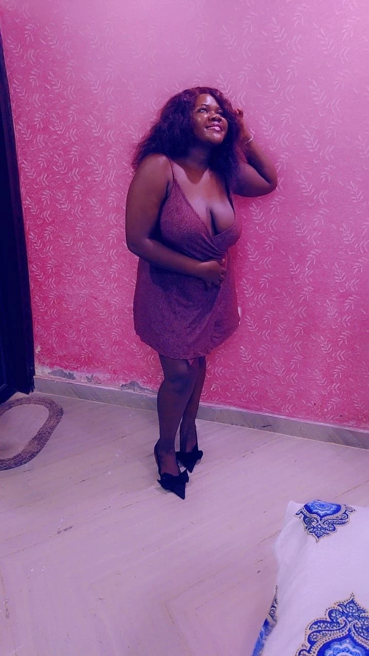 Samantha – Ugandan escort in New Delhi — 3 / 5
