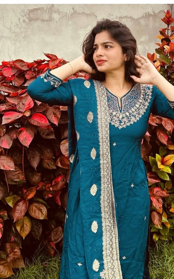 Hey I am Neha in Kolkata In/outcall – Indian escort in Kolkata — 3 / 5