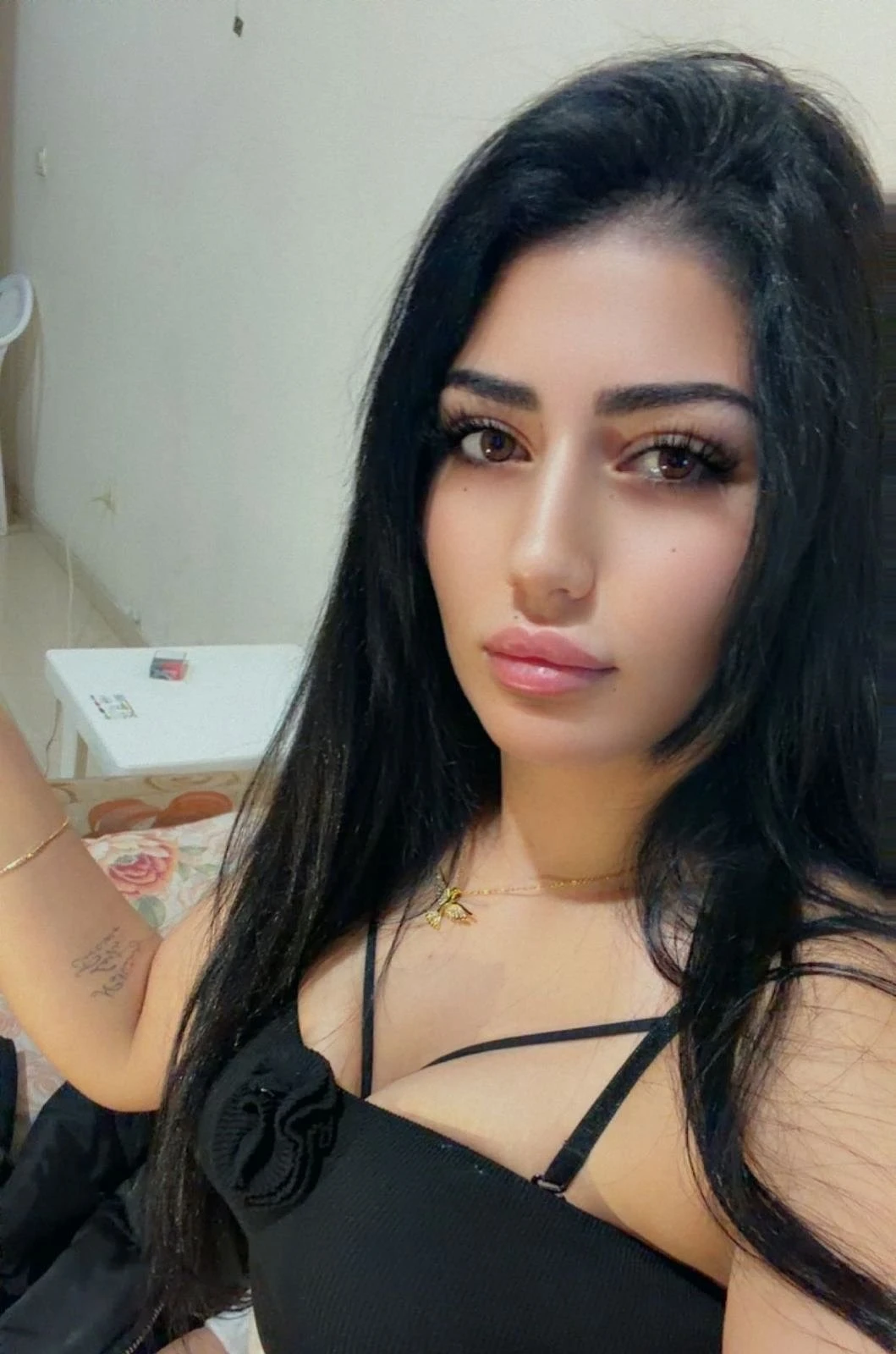 Sara – Lebanese escort in Beirut — 5 / 9