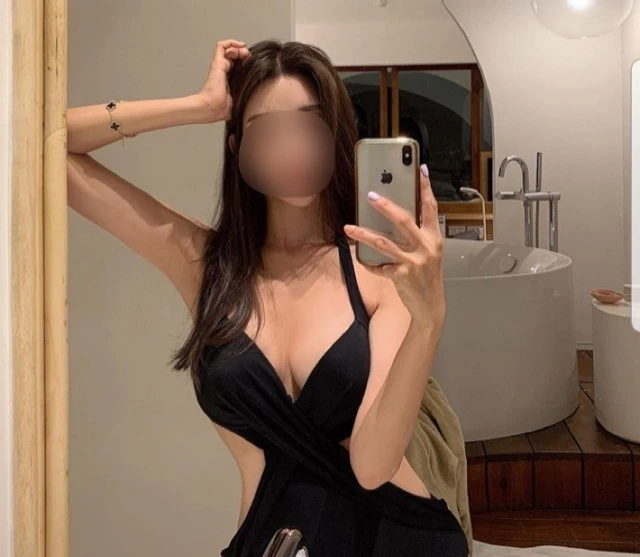 Somi – South Korean escort in Seoul — 3 / 6